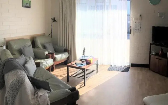 Kon Tiki Apartments