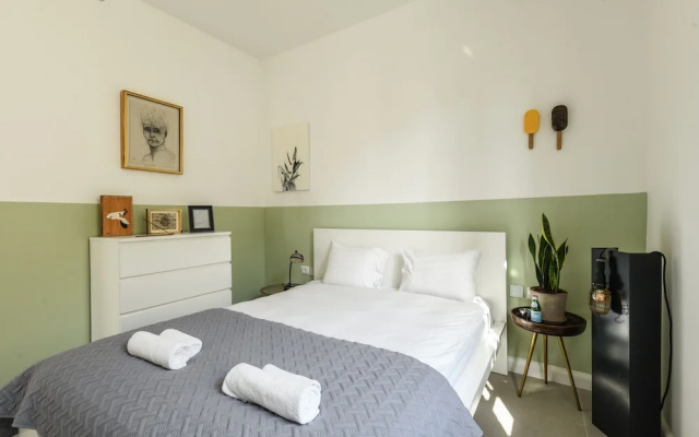 Artistic 2BD Apt w Balcony on Montefiore