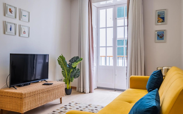 Ribeira das Casas Apt 1B by Homie