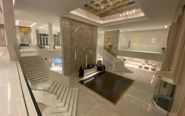 Luxury condo with beautiful views, beach and pools