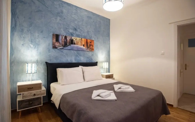 Blue Ark Comfort near Acropolis