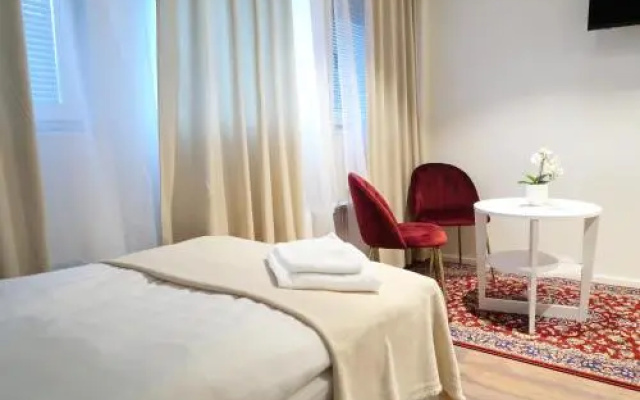 Hotel & Hostel 4 U