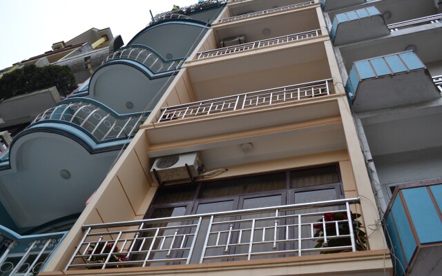 Thuy Linh Hotel Halong вид на фасад