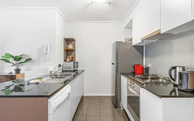 Luxe 2-bed Apartment With River Views Near Casino