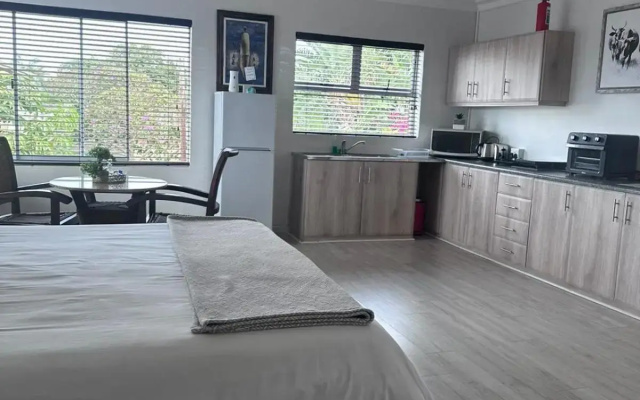 14 on Braemar Studio Apartment