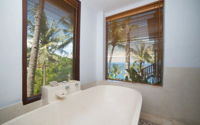 Malimbu Cliff Villa