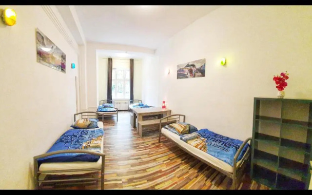 Hostel 199