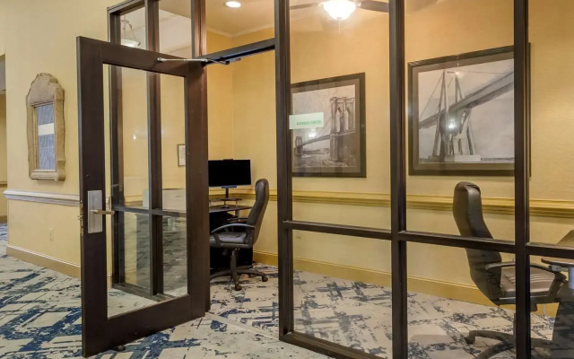 Holiday Inn Fayetteville-I-95 South