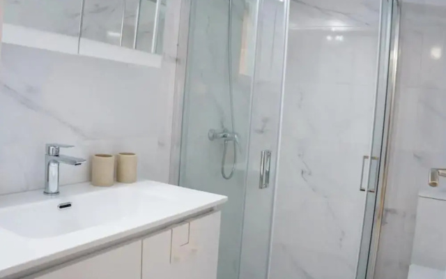 Loutraki Coastal Apartment Retreat