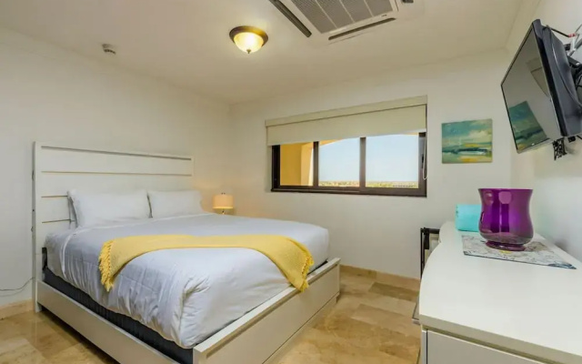 2BR Duplex Palmaruba Condos w Great Location