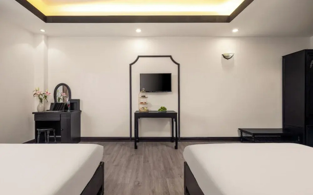 Hoan Cau Hotel