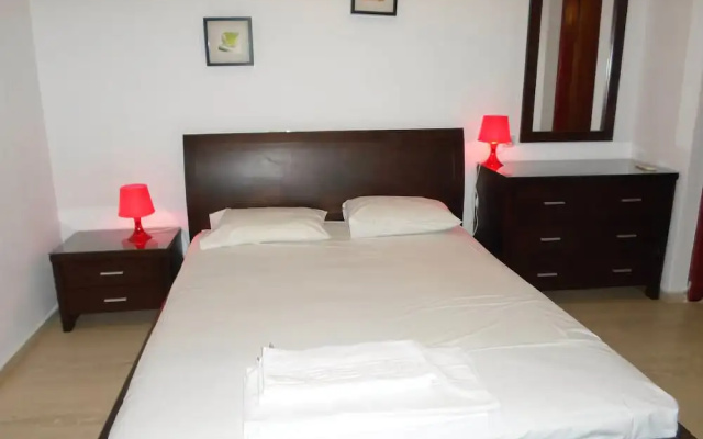 Manos Apartments