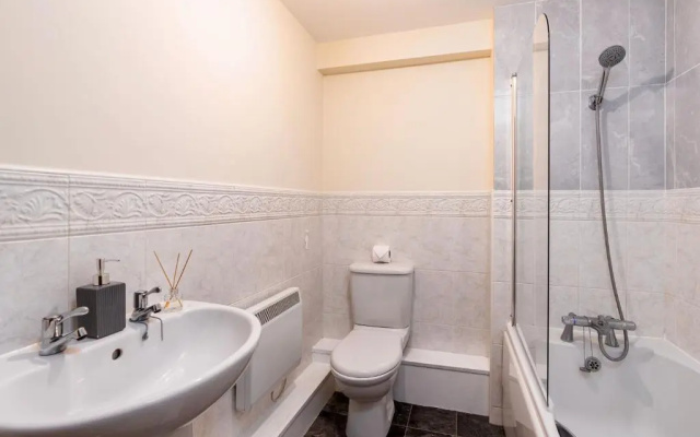 Cosy Apartment & Central Location & Contractors & DSA