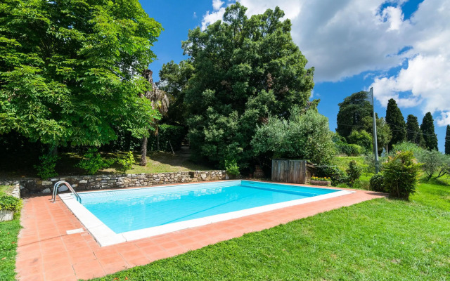 Farmhouse in Tuscany Near Renaissance Villa