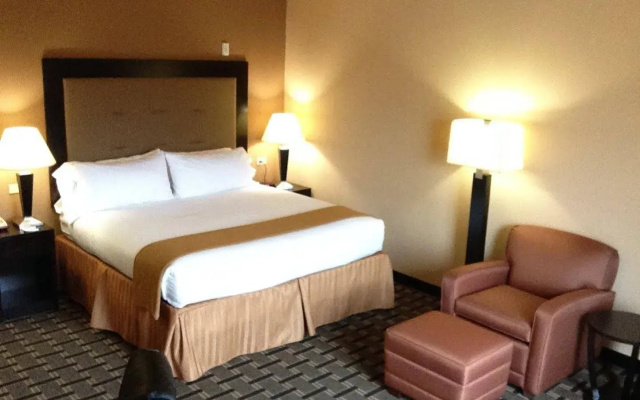 Holiday Inn Express Suites Beeville by IHG