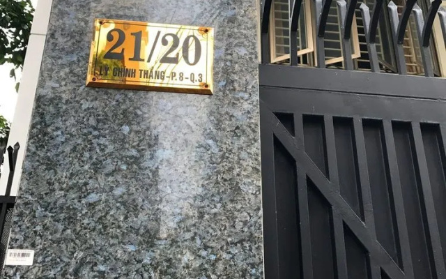 Smiley Apartment 12