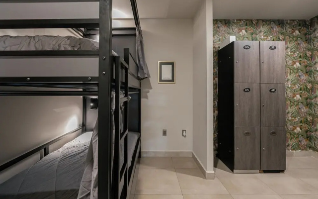 Low bed Mixed Shared Room