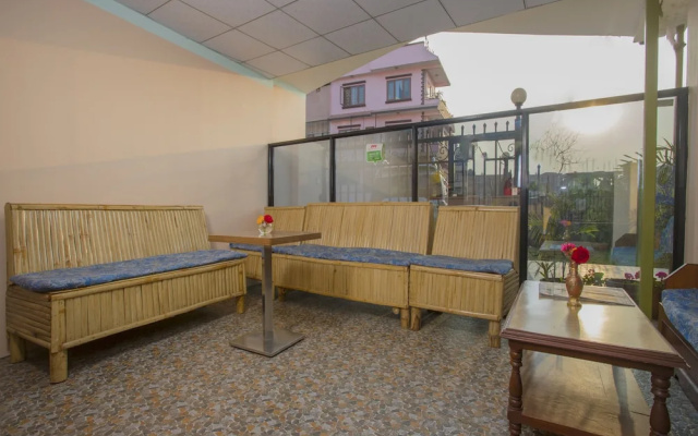 OYO 271 Hotel Golden Three
