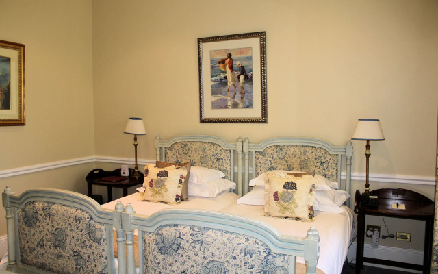 Hacklewood Hill Country House