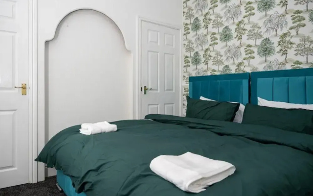 4-bed - Sleeps 8- Free Parking - Pet Friendly