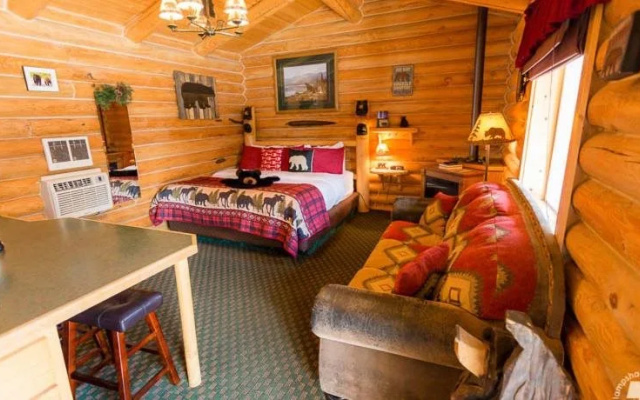 Cabin Creek Inn