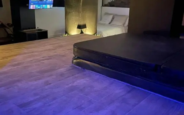 La Suite Grenoble SPA Jacuzzi Et Sauna Privatif (Adults Only)