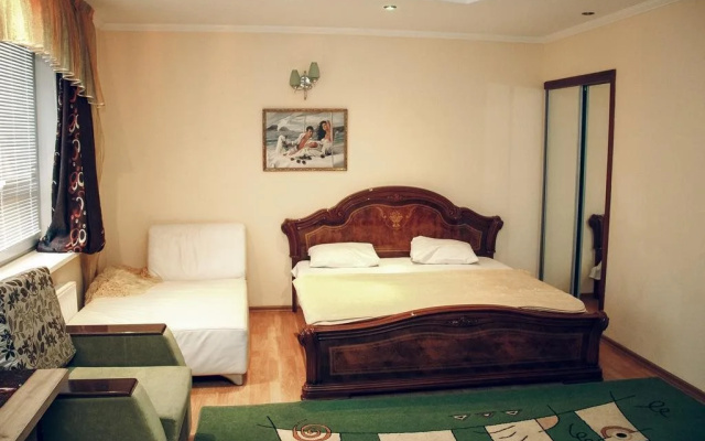 Gold Lion Hotel