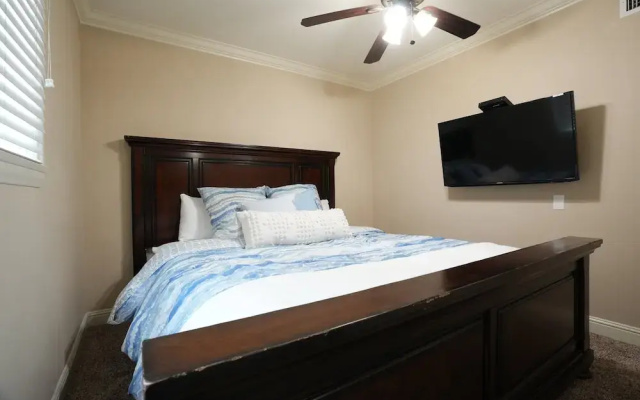 Incredible Estate 5 Bedrooms 3 Bathroom W/resort Style Rock Pool & Jacuzzi