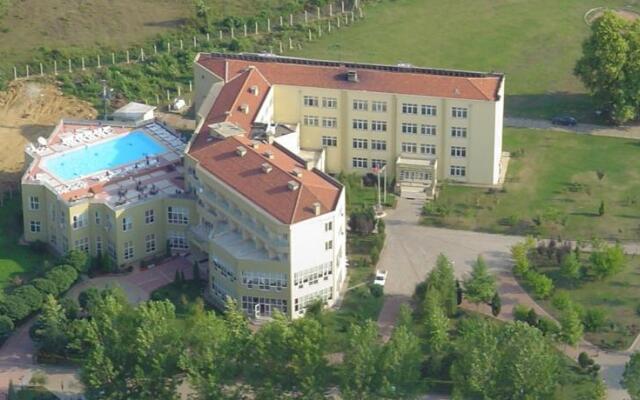 Kocaeli Universitesi Kartepe Park Hotel Турция, Дербент - отзывы, цены и фото номеров - забронировать отель Kocaeli Universitesi Kartepe Park Hotel онлайн вид на фасад