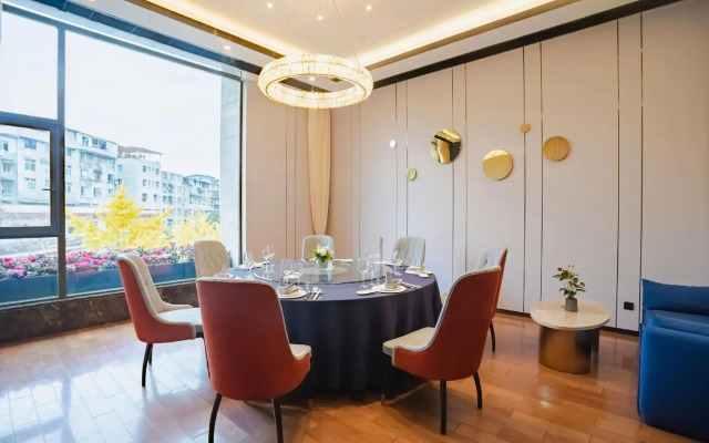 Shunhui Century Baden Hotel