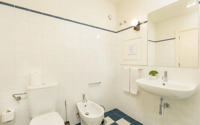 Flores G in Porto With 1 Bedrooms and 1 Bathrooms