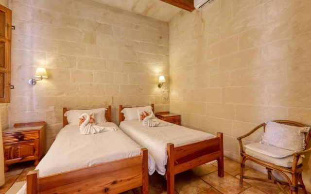 Ta'leli Pool Farmhouse in Gozo