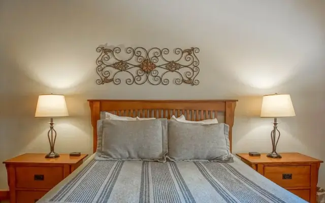 Whistlepunk #18: 4 Bedrooms, 3 Baths