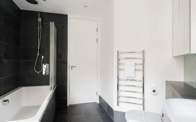 The Camden Chalet - Bright & Modern 3bdr Home With Balcony