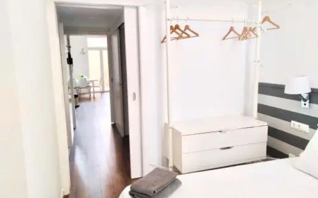 Stylish Modern Gracia Apartment 2A