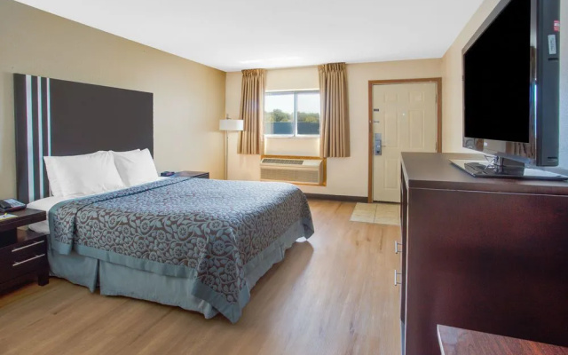 Days Inn Le Roy - Bloomington Southeast