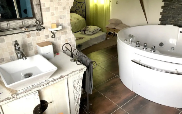 Villa With 4 Bedrooms in Althen-des-paluds, With Private Pool, Enclose