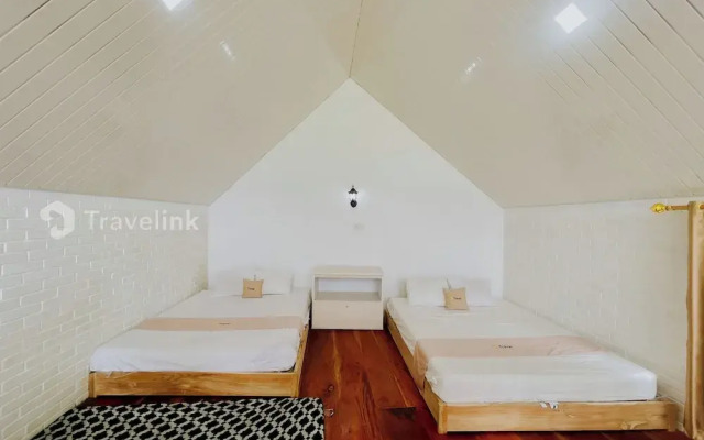 White Cabin By Travelink