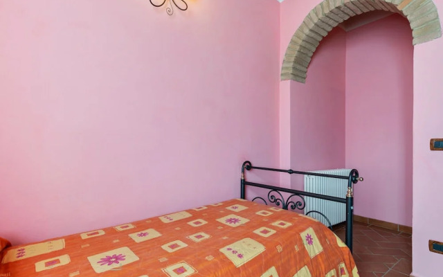 Secluded Holiday Home in Bibbiano With Courtyard