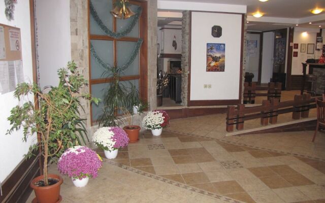 Отель Edelweiss Inn Apartments Болгария, Банско - отзывы, цены и фото номеров - забронировать отель Edelweiss Inn Apartments онлайн вид на фасад