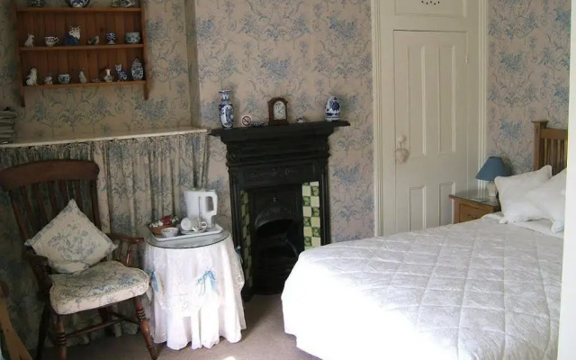 Chedgrave House