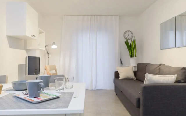 Marinas White Apartment