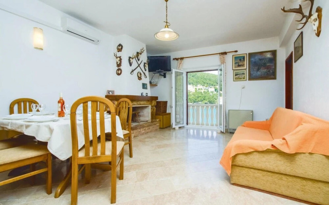 Beautiful Home in Pucisca With 3 Bedrooms and Wifi