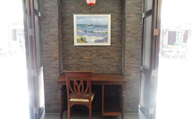 La-Mer Hostel