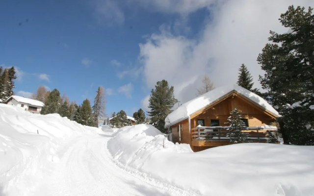 Sunlit Cabin With Jacuzzi in Turracherhohe