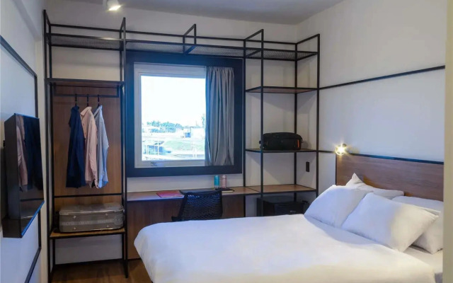 Ibis Jau