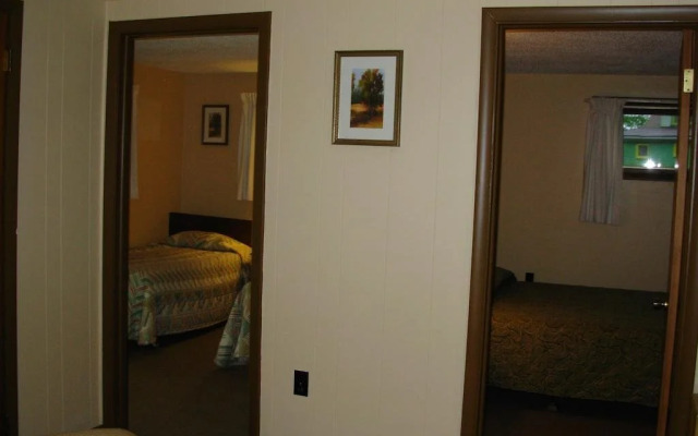 Red Carpet Inn On The Lake