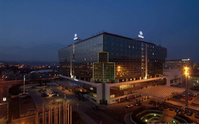 Отель Hilton Prague вид на фасад