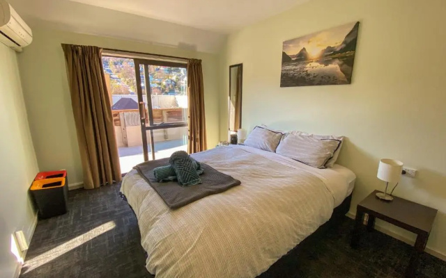 Adventure Queenstown Hostel  Chalet