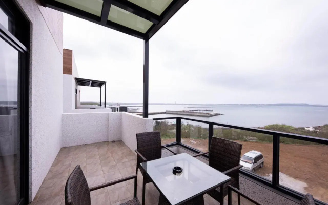 Finding Sea B&B Hall 2